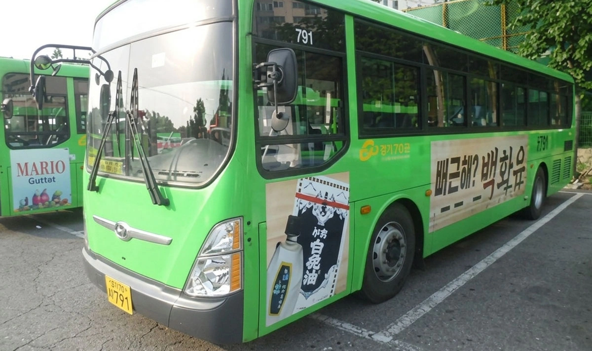 和興白花油及福仔239 韓國首爾巴士車身廣告 02